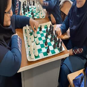 برگزاری مسابقه شطرنج در بین دانش آموزان به مناسبت هفته بسیج دانش آموزی